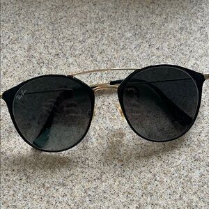 Ray-Ban Classic Black and Gold Sunglasses - UNISEX